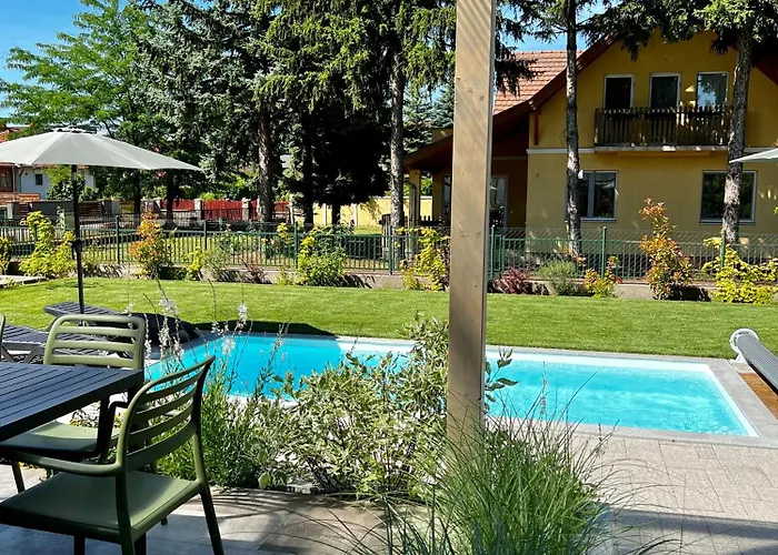 Boglár Apartment *